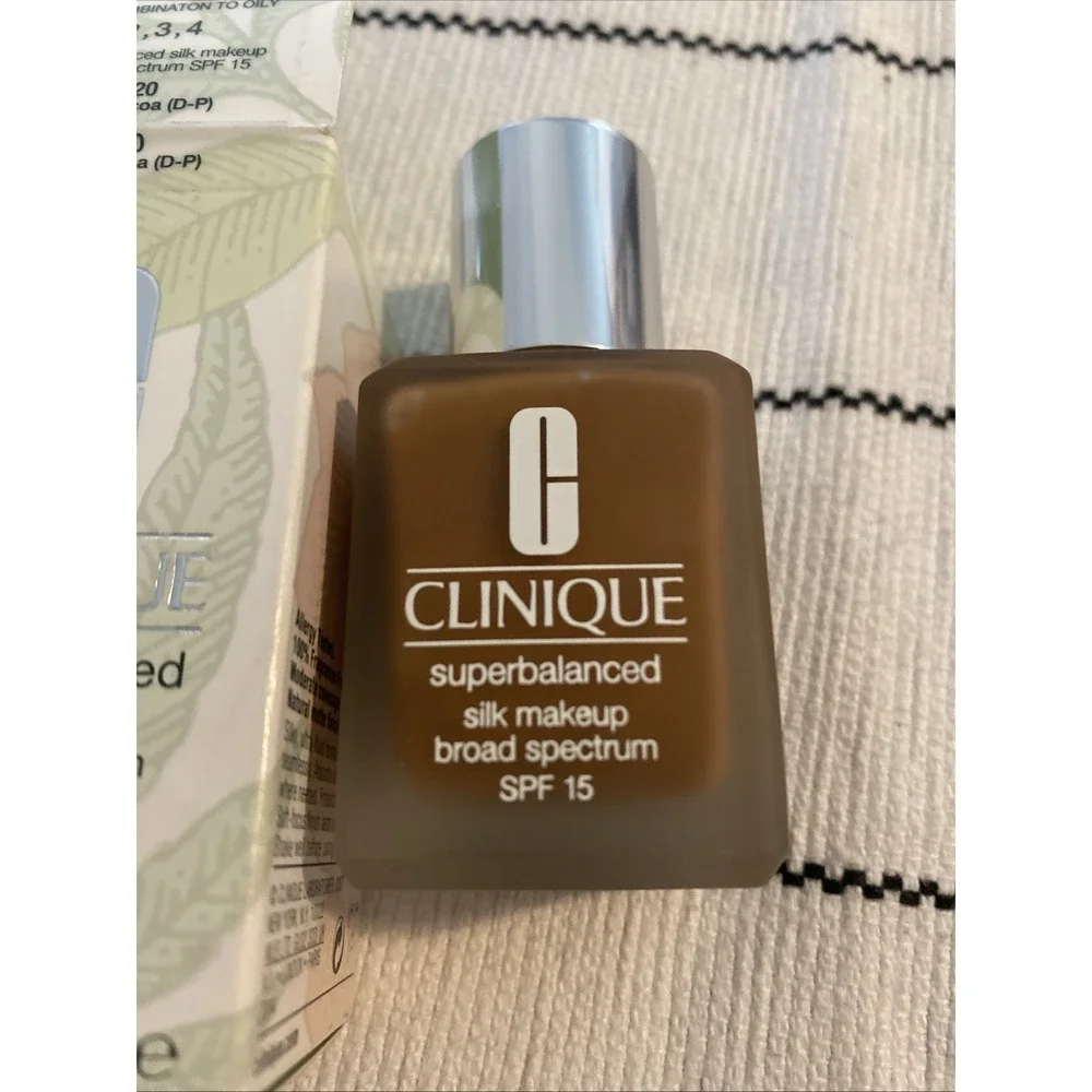 Clinique Superbalanced Silk Makeup‎ Broad Spectrum Silk Cocoa 20